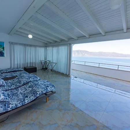Seaview Luxury Penthouse Kalaja Apartment *
