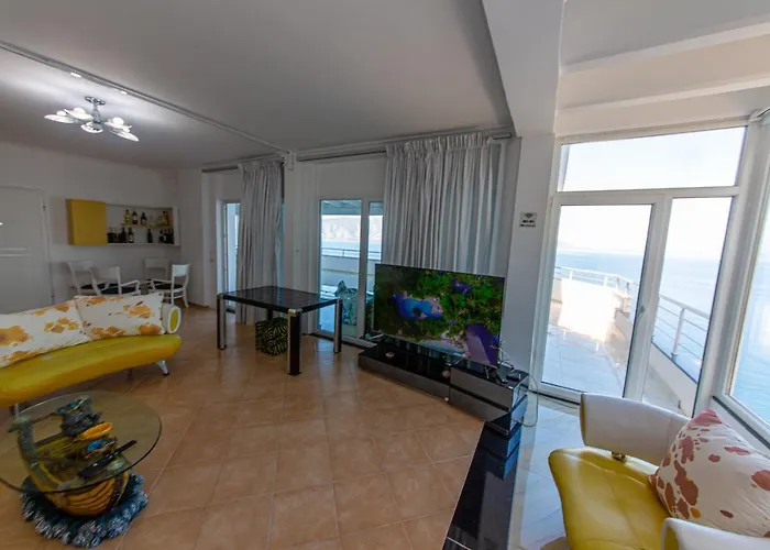 Appartamento Seaview Luxury Penthouse Kalaja